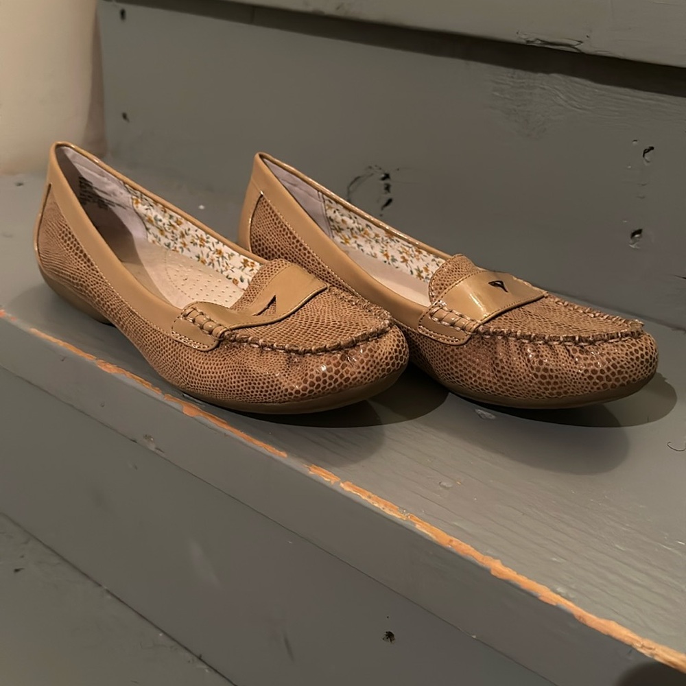 White mountain shoes
